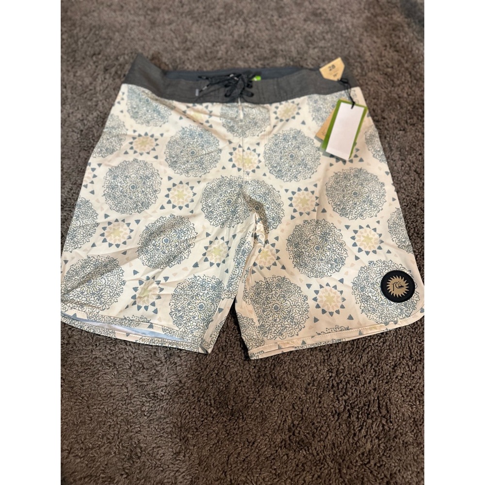 Quicksilver board shorts 28